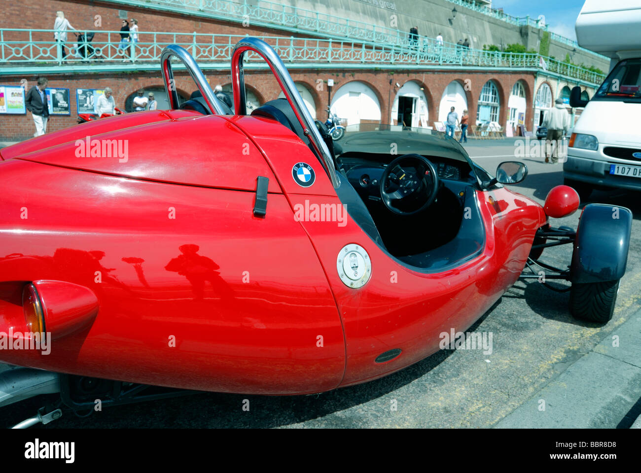 BMW rouge Scorpion 3 volant Banque D'Images