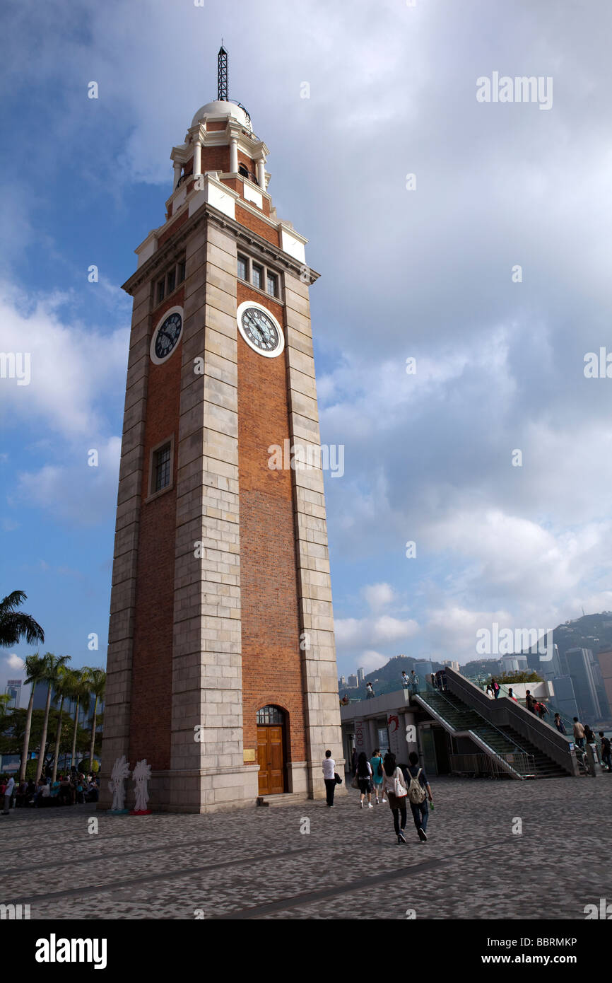La tour de l'horloge est vu à Kowloon, Hong Kong Banque D'Images