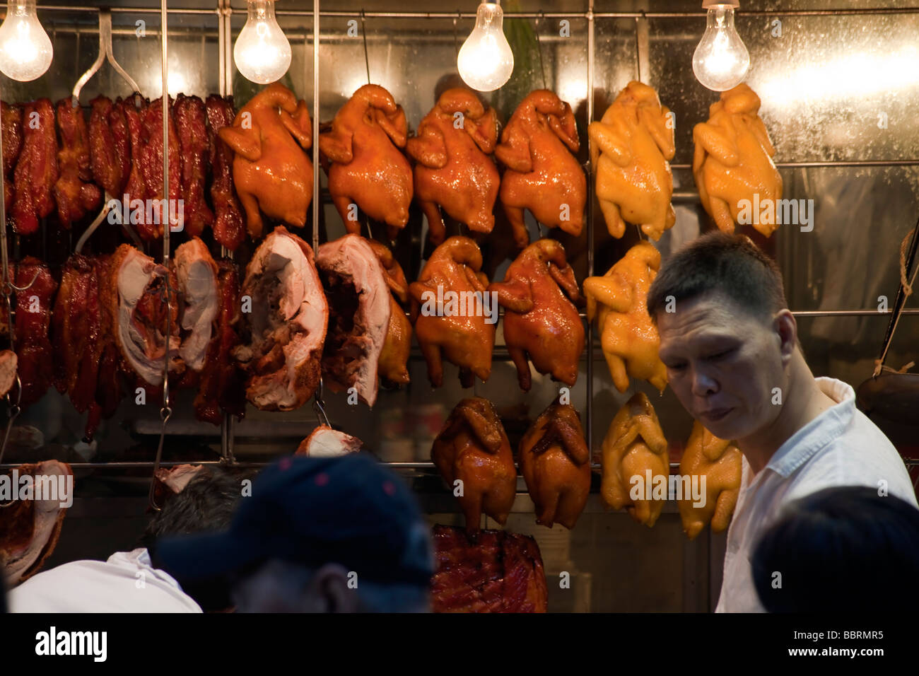 Un stand de nourriture est vue à un marché de rue à Hong Kong Banque D'Images