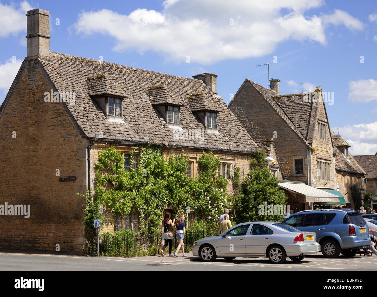 Bourton-sur-la-vue sur l'eau, dans l'Oxfordshire, UK Banque D'Images