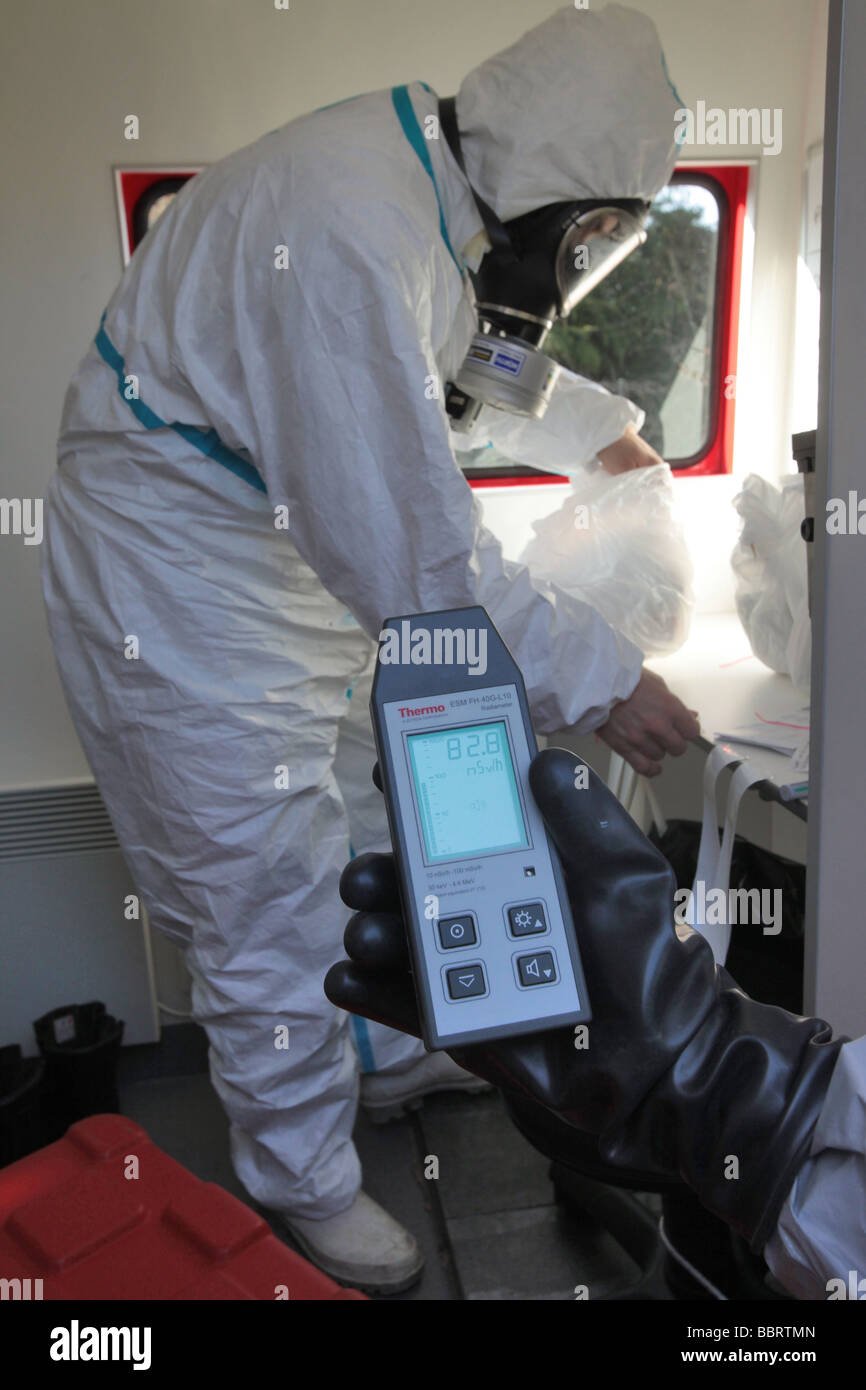 Radioactive intervention Banque de photographies et d’images à haute ...