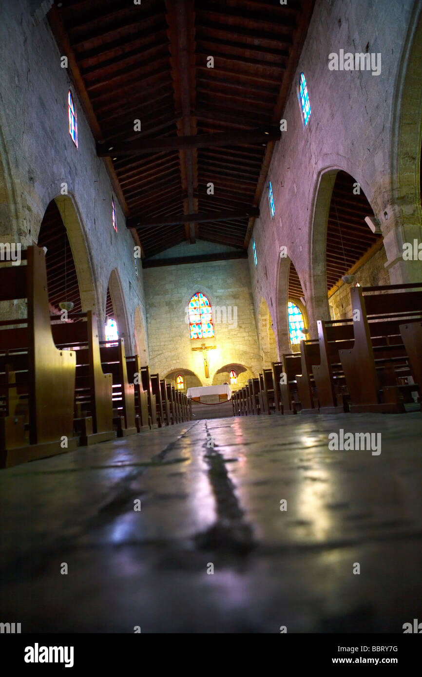 Intérieur de l'ÉGLISE AIGUE MORT CAMARGUE SUD FRANCE Banque D'Images