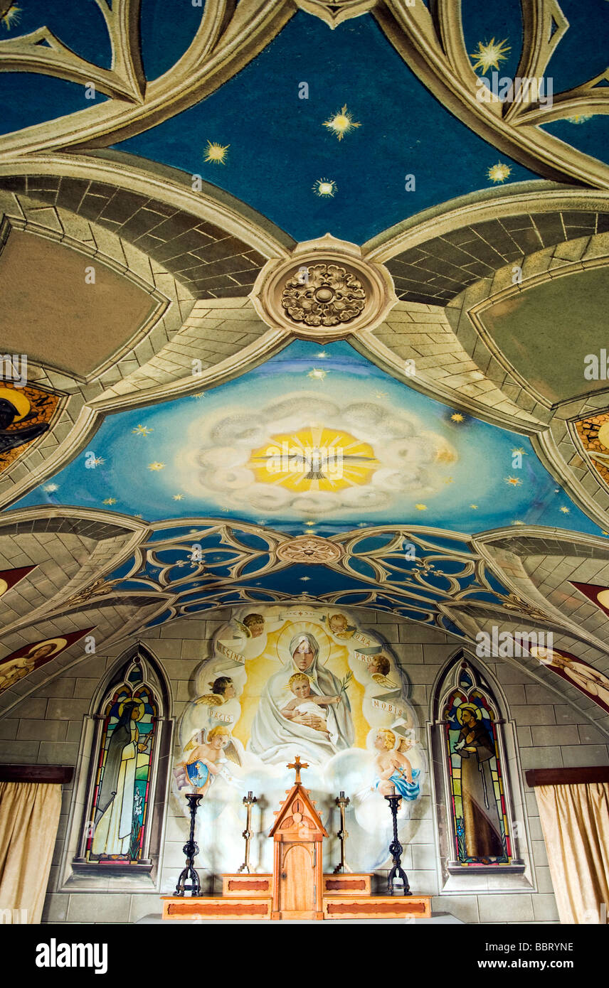 Joliment décorées de l'intérieur du sanctuaire de la Chapelle italienne sur l'Orkney Islands Banque D'Images