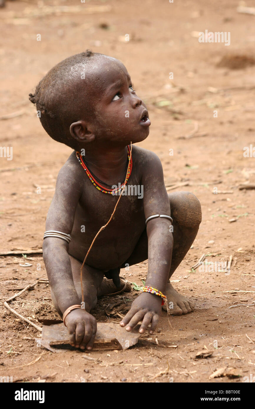 Vallée de l'Omo Ethiopie Afrique Daasanach bébé tribu Banque D'Images