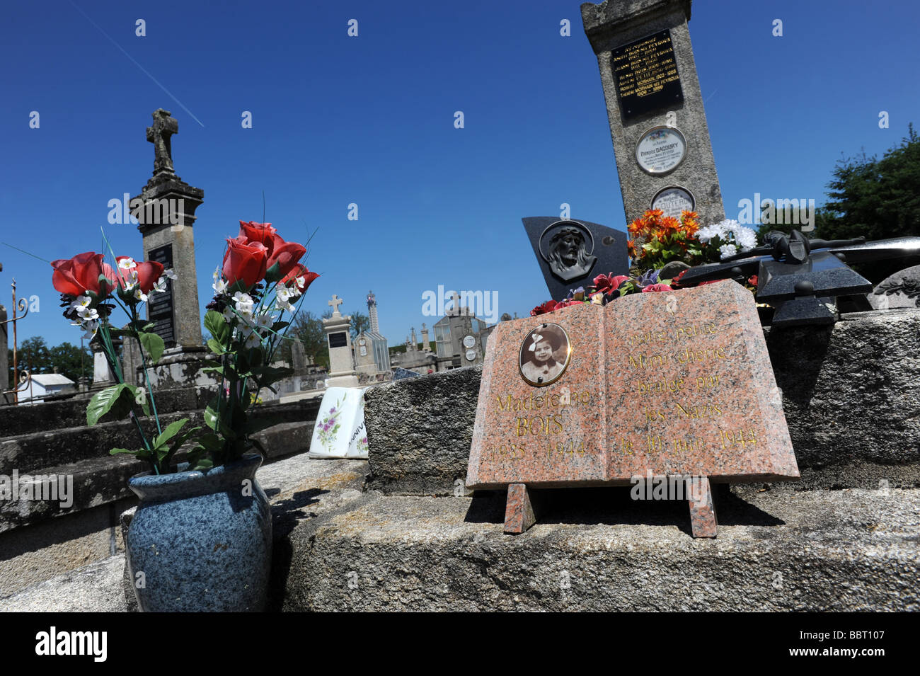 Oradour sur Glane le village en France où plus de 600 hommes femmes et enfants ont été tués par les Nazis en juin 1944 Banque D'Images