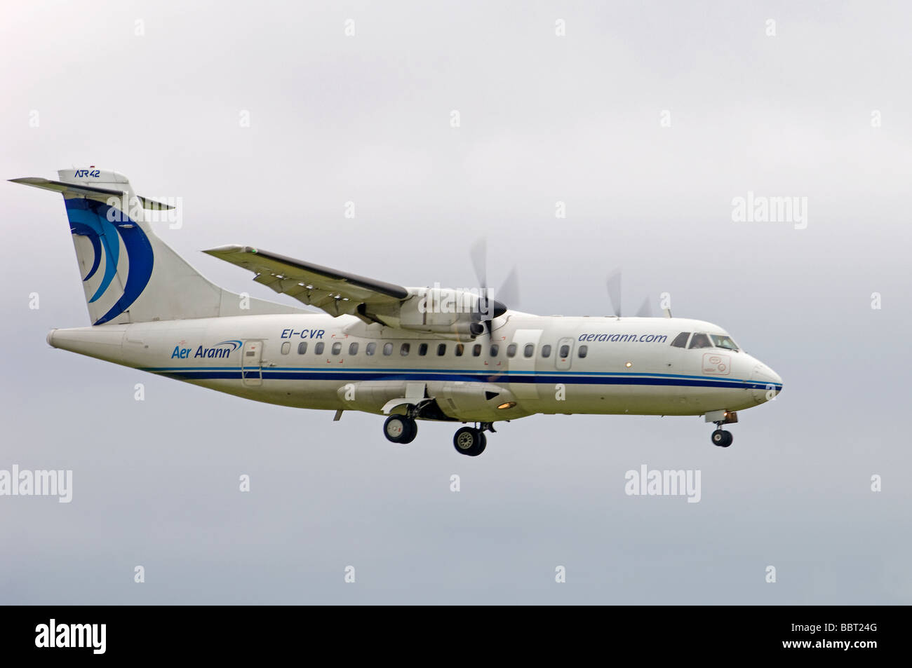 Aer Arann ATR ATR-42-300 l'arrivée à l'aéroport de Inverness Dalcross Ecosse 2516 SCO Banque D'Images