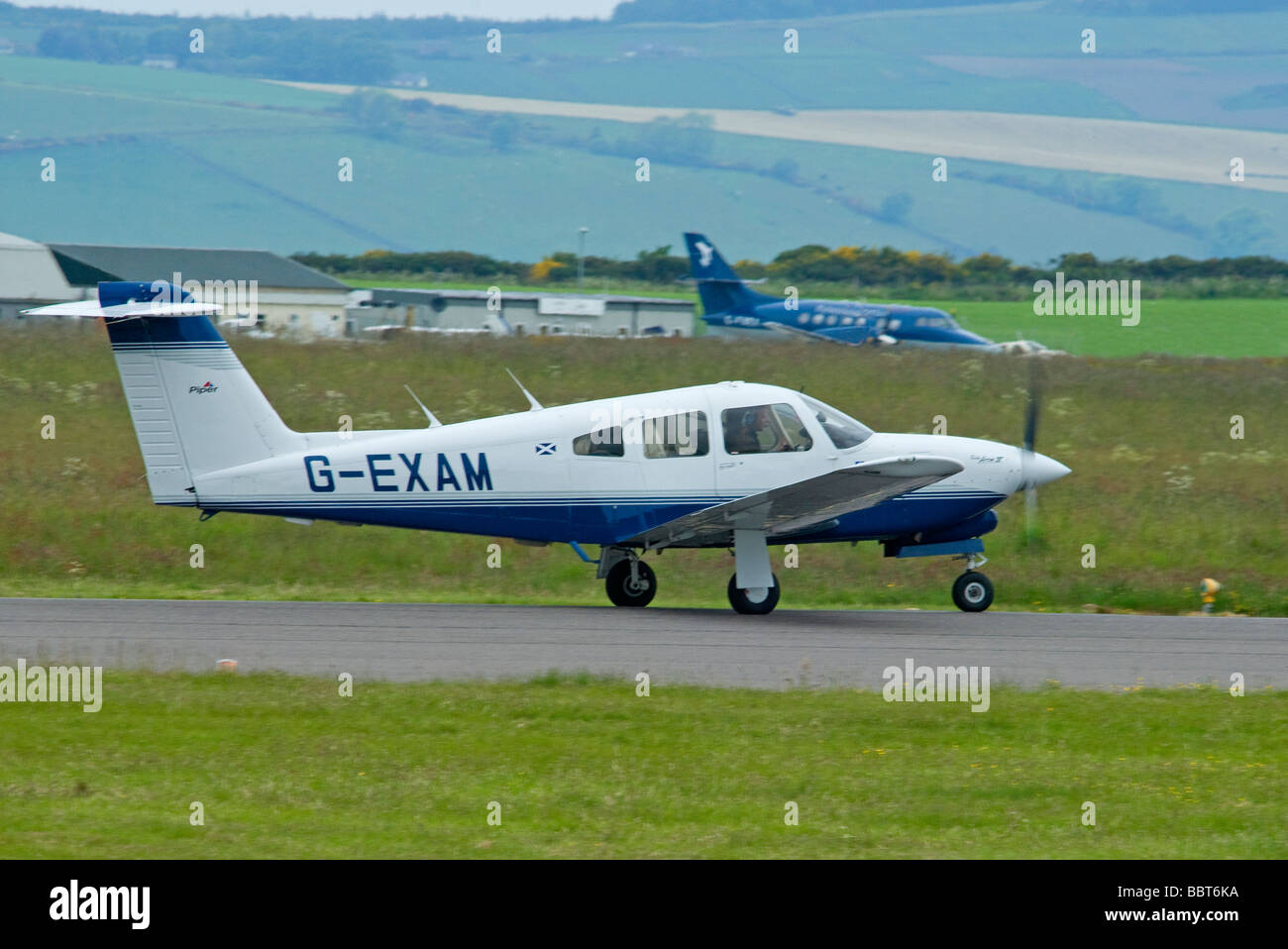 Piper PA-28RT-201T Turbo Arrow IV sur le point de partir dans les Highlands Inverness SAcottish 2531 SCO Banque D'Images