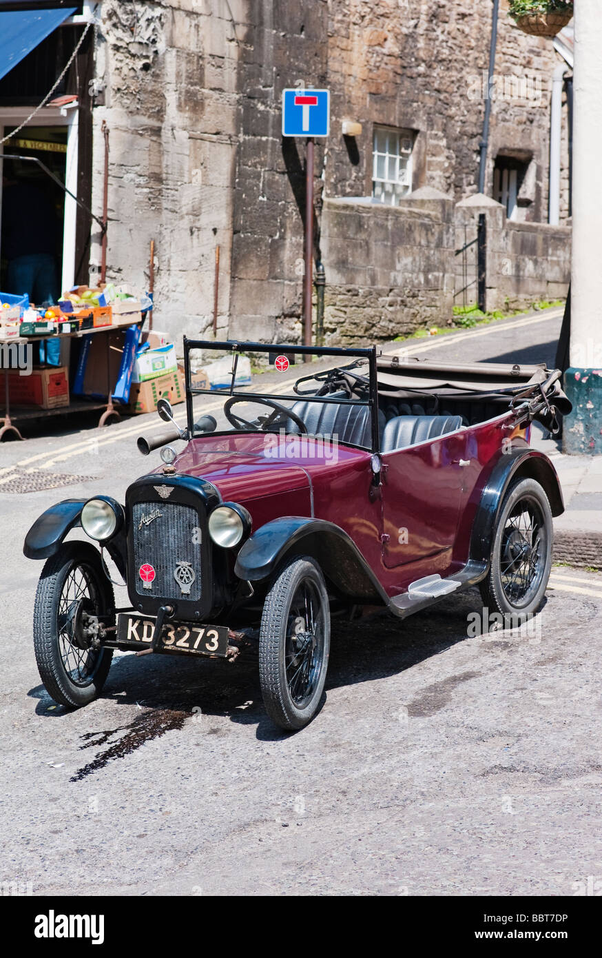 Old Austin Seven open top tourer voiture dans une ville anglaise Banque D'Images
