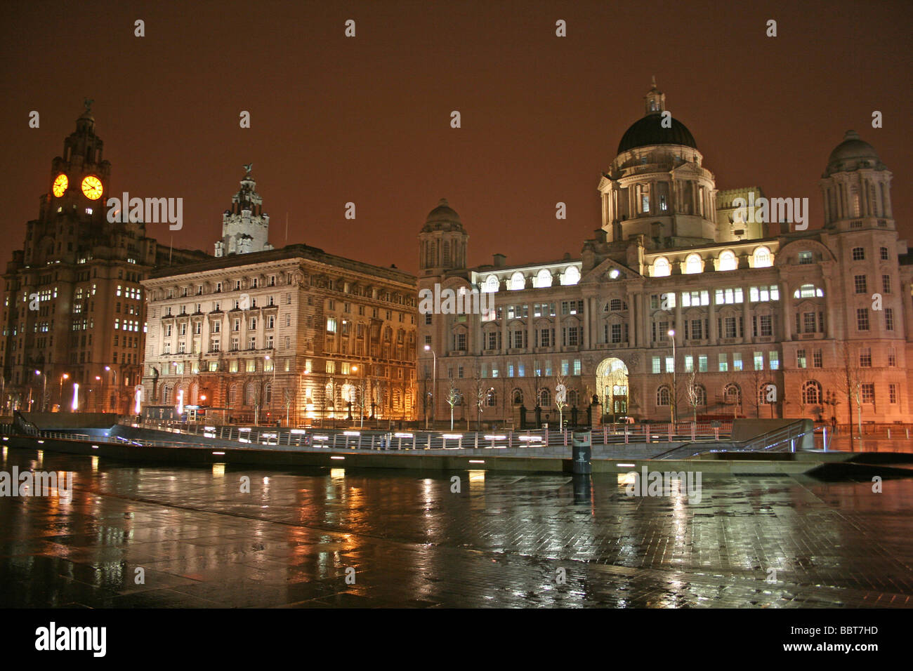 Les trois grâces de nuit, Pierhead, Liverpool, Merseyside, England, UK Banque D'Images