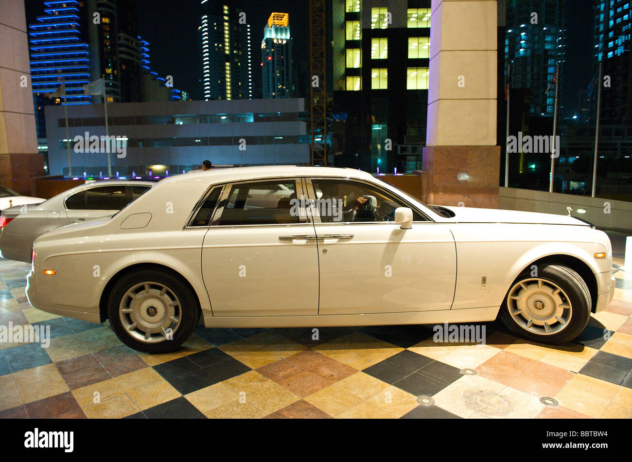 Dubai Jumeirah voiturier Rolls Royce Banque D'Images