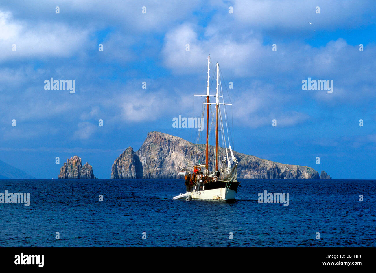 Basiluzzo islet, l''île de Panarea, Iles Eoliennes, Sicile, Italie Banque D'Images