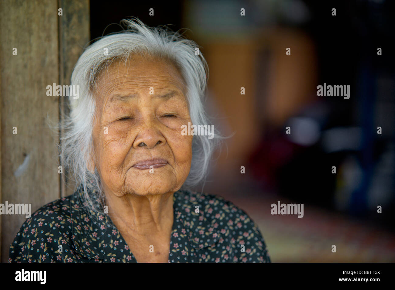 Vieille Femme Hmong hill tribe dans le nord de la Thaïlande Banque D'Images