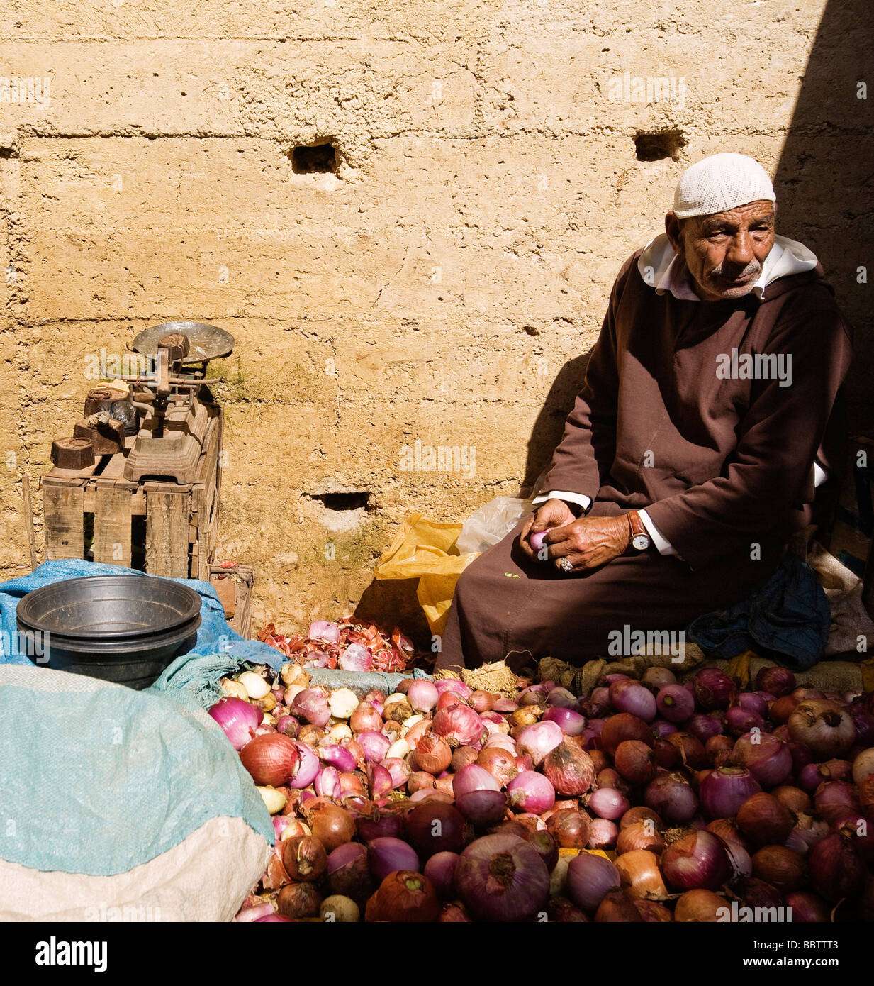 Vendeur d'oignons, Fès, Maroc, Afrique du Nord Banque D'Images