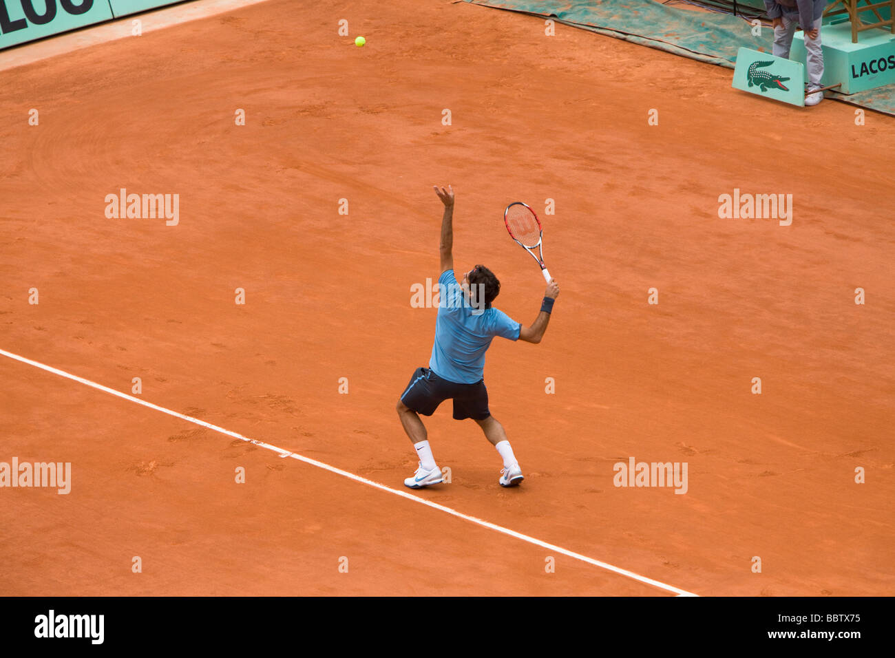 PARIS - 7 juin : La Suisse de Roger Federer en action à l'Open de France, Roland Garros, finale le 7 juin 2009 à Paris, Franc Banque D'Images