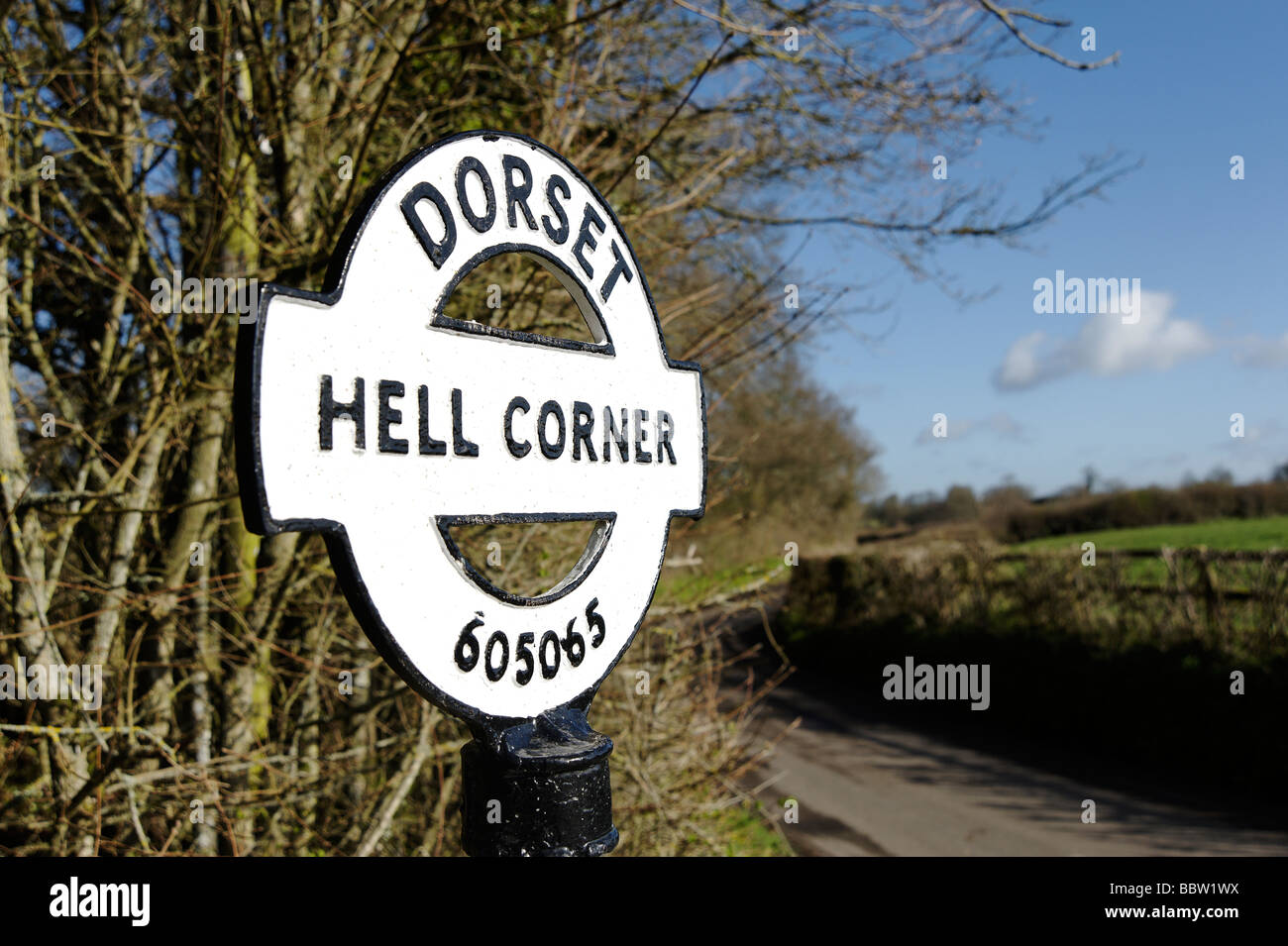 L'enfer Corner sign in rural Dorset South West England UK Banque D'Images