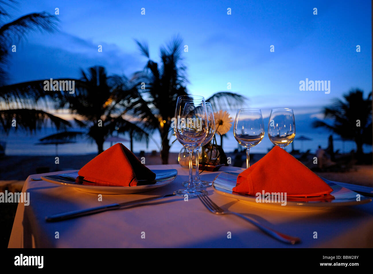 Table au crépuscule, Phukok, Vietnam du Sud, en Asie du sud-est Banque D'Images