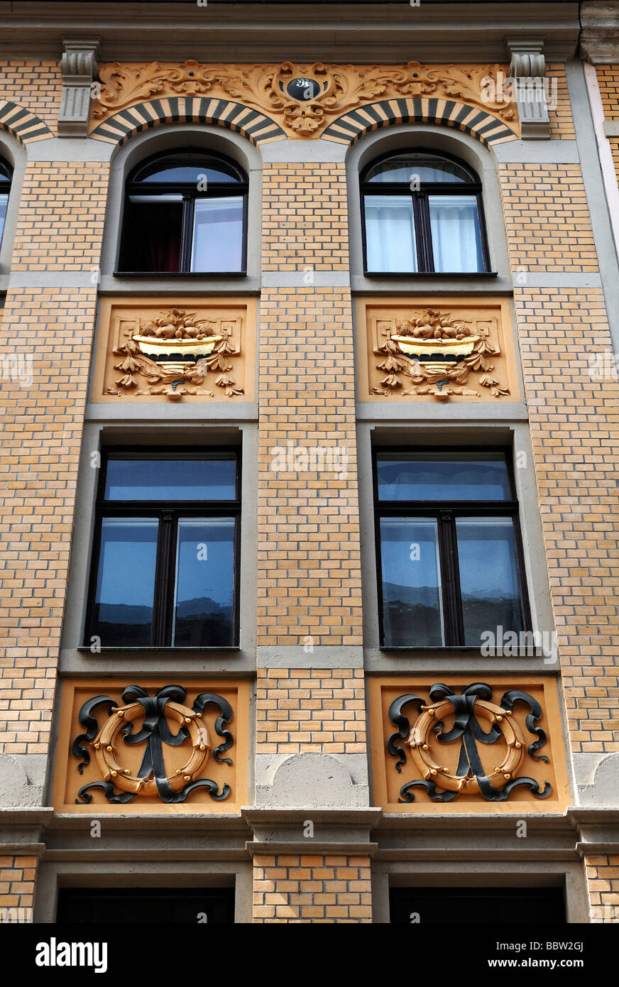 Façade de maison de décoration à partir de 1900 dans le quartier de Neustadt, à Dresde, Saxe, Allemagne, Europe Banque D'Images