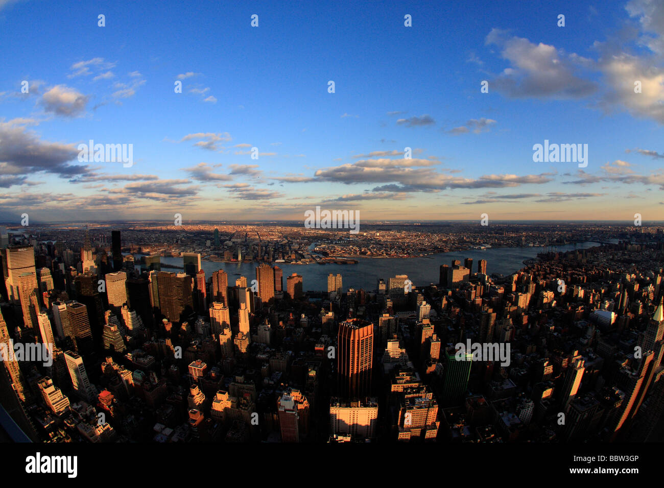 Une nuit vue en temps réel de gratte-ciels à New York City, du centre ville, avec vue sur Times Square Banque D'Images