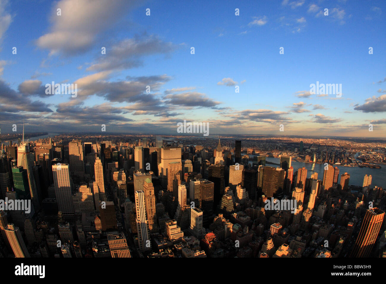Une nuit vue en temps réel de gratte-ciels à New York City, du centre ville, avec vue sur Times Square Banque D'Images