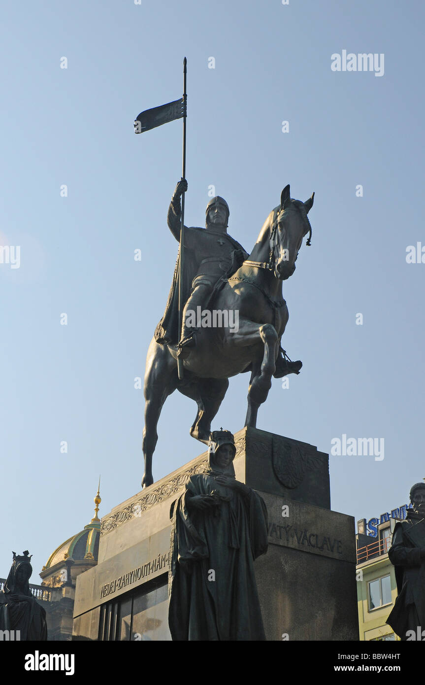 La place Venceslas, à Prague, la capitale de la République tchèque a dominé par la statue de Saint-venceslas Banque D'Images