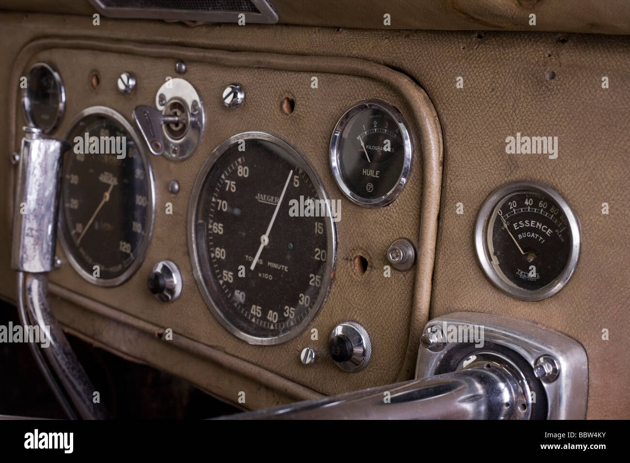 Instruments de tableau de bord d'un 1937 Bugatti Type 57s Atalante sports car Banque D'Images