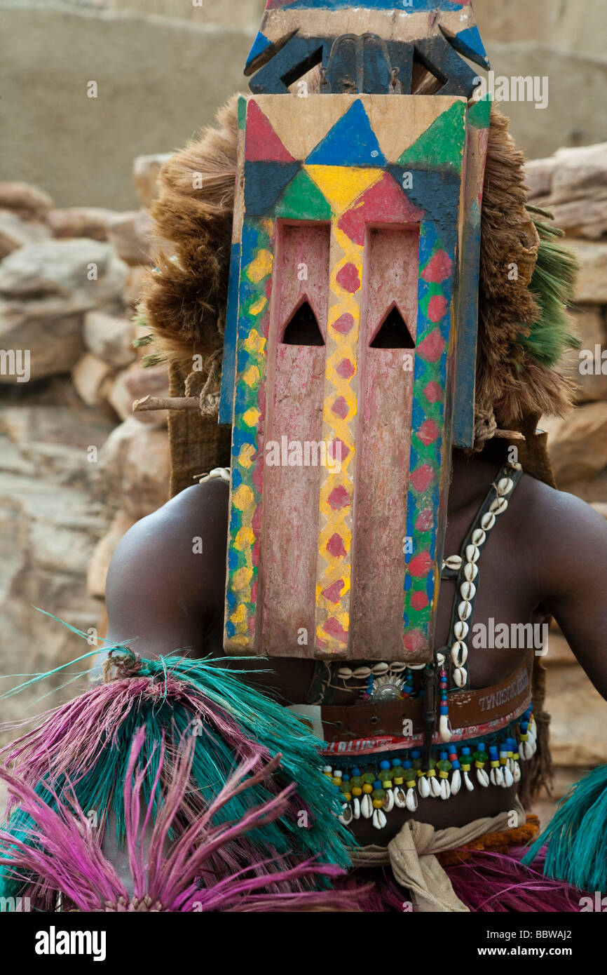 L'Afrique, Afrique de l'Ouest, le Mali, Pays Dogon, Bandiagara cérémonial masqué danseur Dogon Sangha proche Banque D'Images