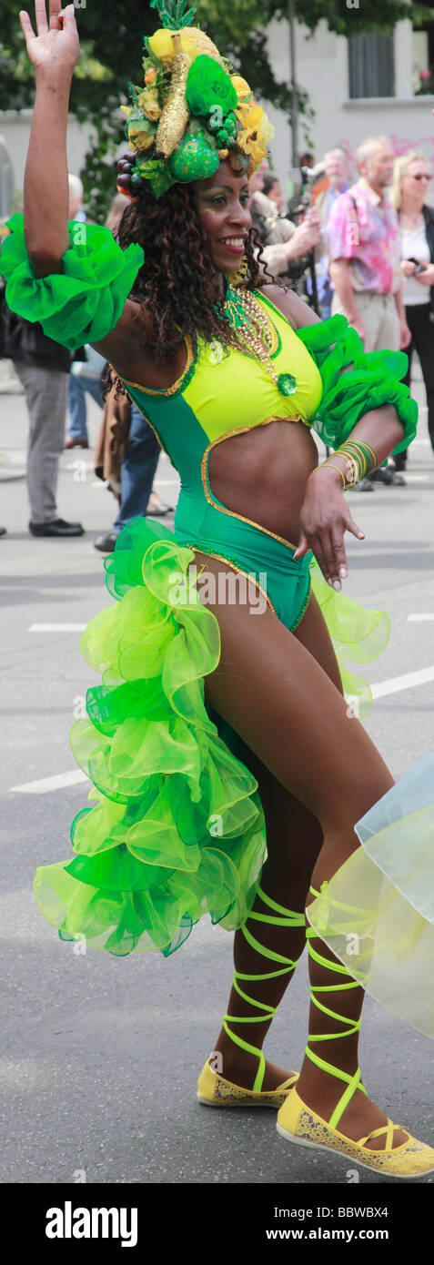 Allemagne Berlin Carnaval des Cultures en costume femme brésilienne Banque D'Images