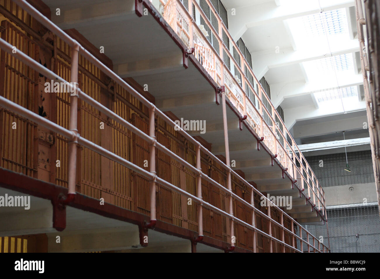 Rangées de cellule dans la prison d'Alcatraz San Francisco California USA Banque D'Images