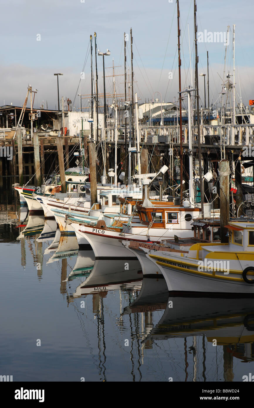 La voile des bateaux amarrés dans le port de San Francisco Banque D'Images
