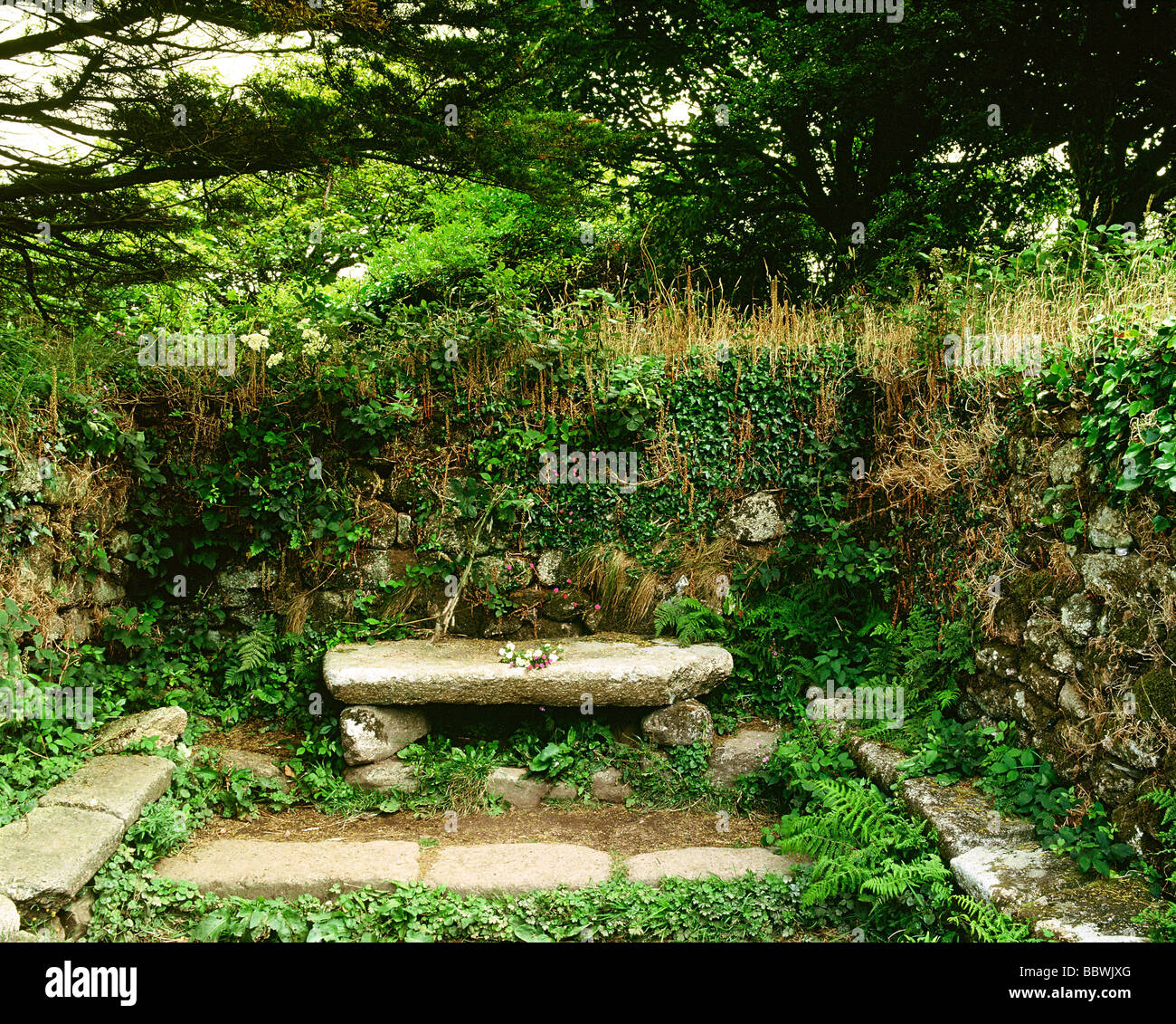 Madron Holy Well et Chapelle Madron Cornwall. Vestiges de la cellule de Saint Madderns maintenant un lieu de pèlerinage années 1990 Royaume-Uni HOMER SYKES Banque D'Images