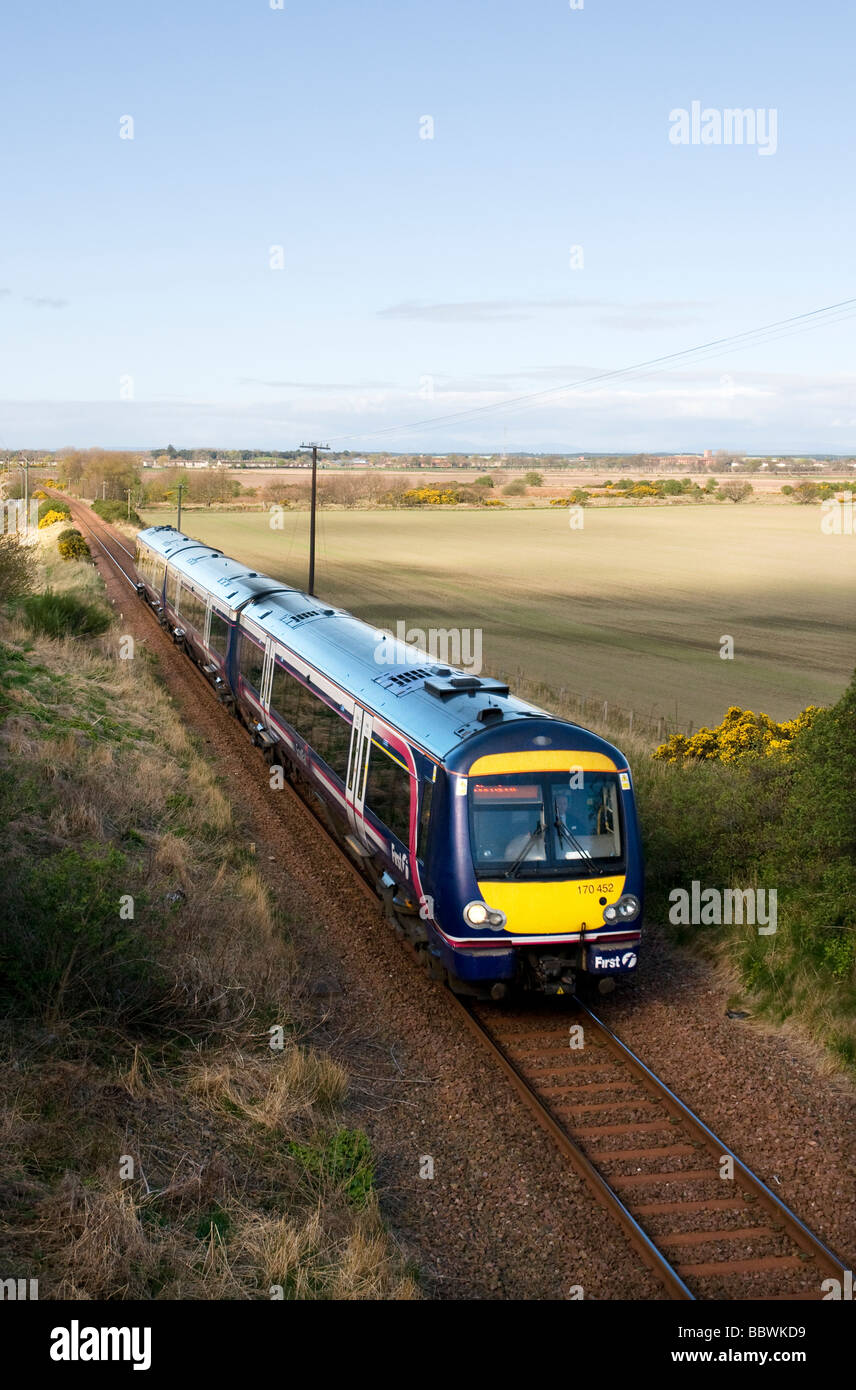Class 170 diesel 170452 Près de Forres Ecosse Banque D'Images