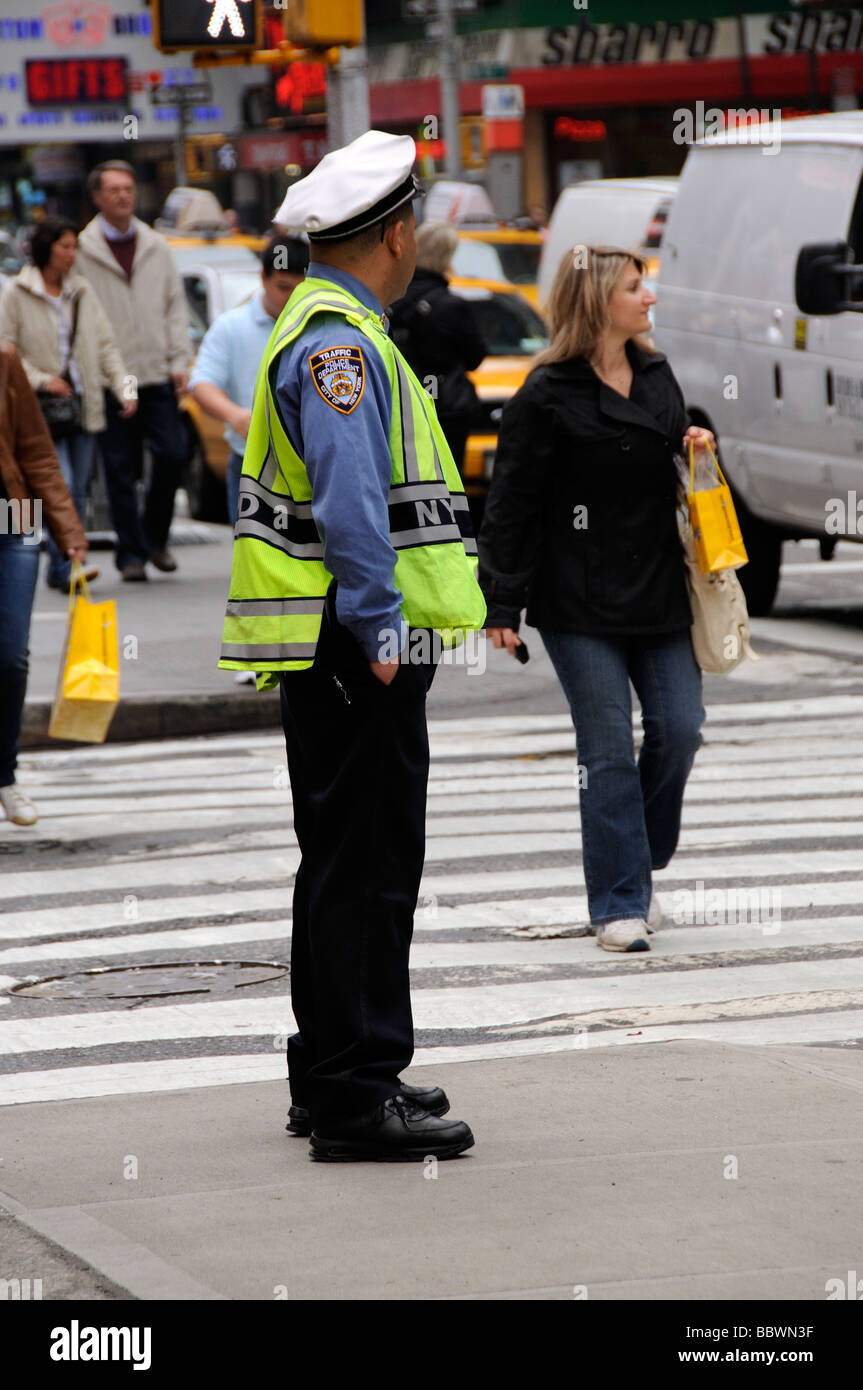 New York NYPD circulation policier en service Banque D'Images