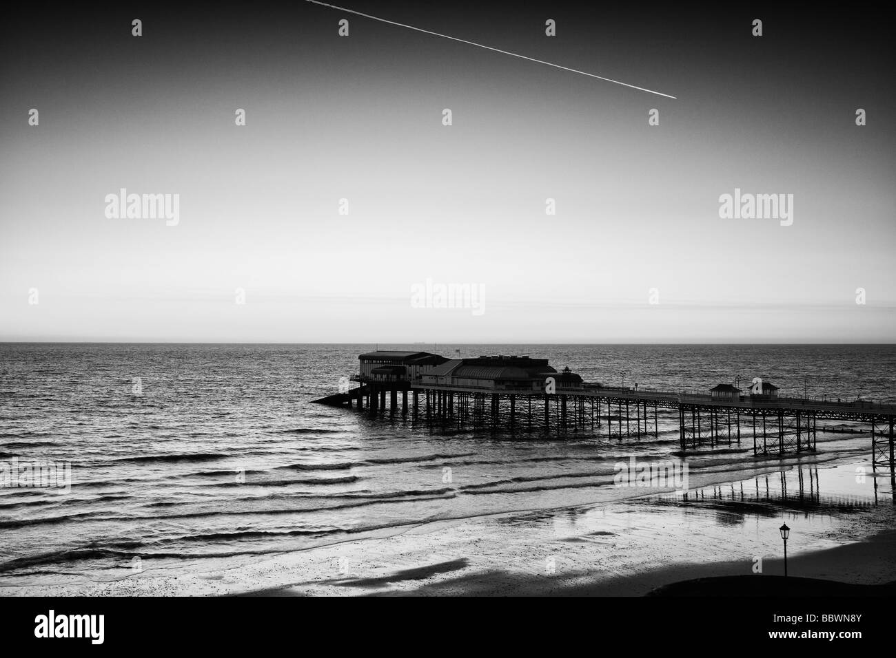 Tôt le matin à 'Plage de Cromer" y compris l'embarcadère,North Norfolk, East Anglia, Grande Bretagne. Banque D'Images