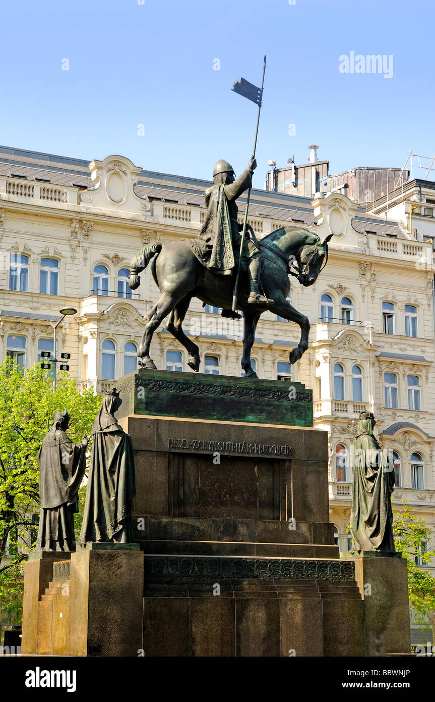 La place Venceslas, à Prague, la capitale de la République tchèque a dominé par la statue de Saint-venceslas Banque D'Images