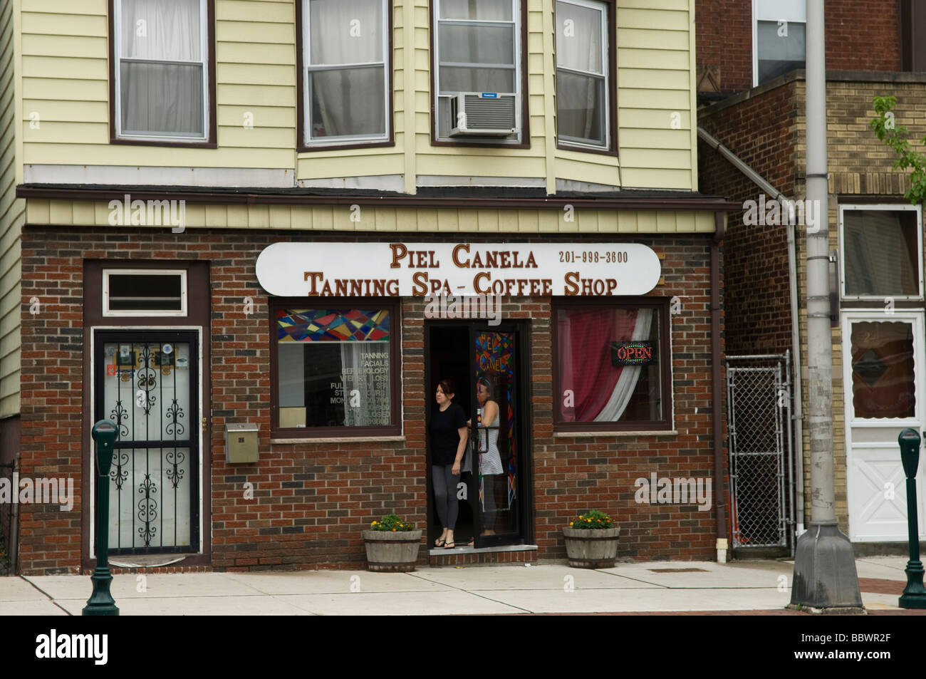 Un café-restaurant Spa bronzage dans Kearny New Jersey le mercredi 10 juin 2009 Frances M Roberts Banque D'Images