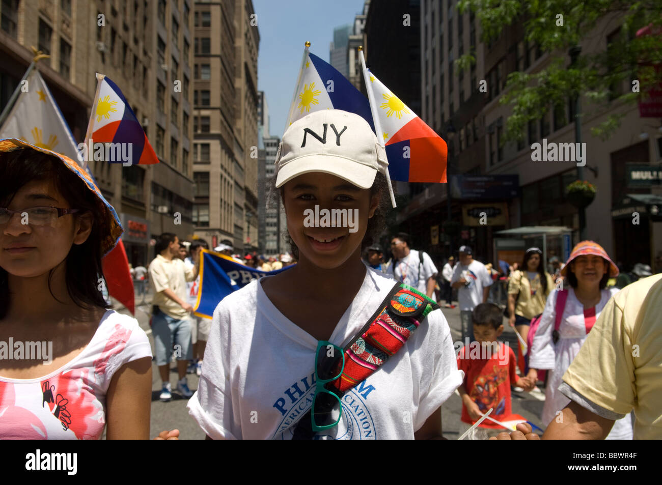 Filipino américains de la région des trois états en mars aux Philippines l'indépendance Day Parade sur Madison Avenue à New York Banque D'Images