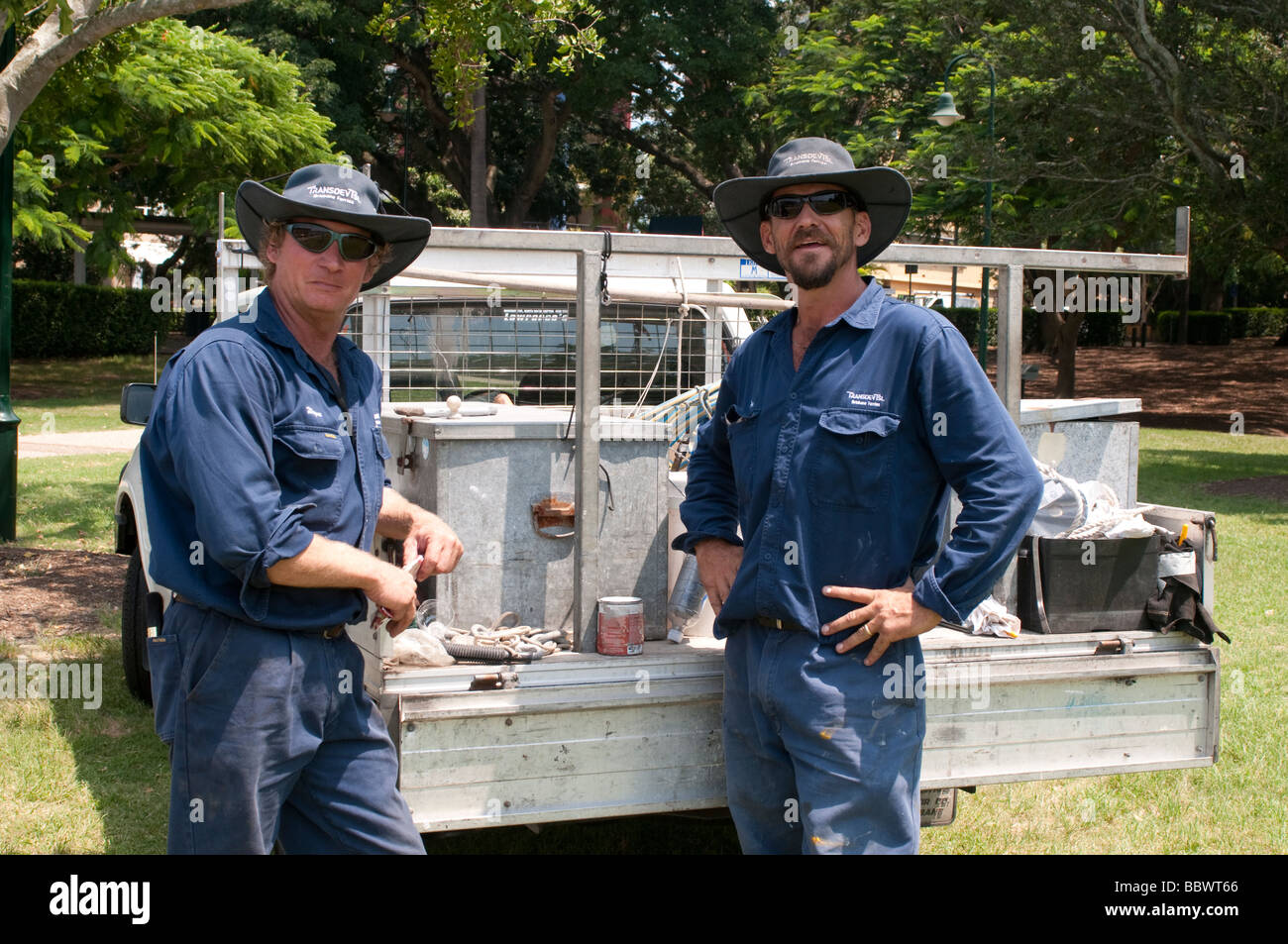 Deux ouvriers à 'Nouvelle ferme' Park Brisbane Queensland Australie Banque D'Images