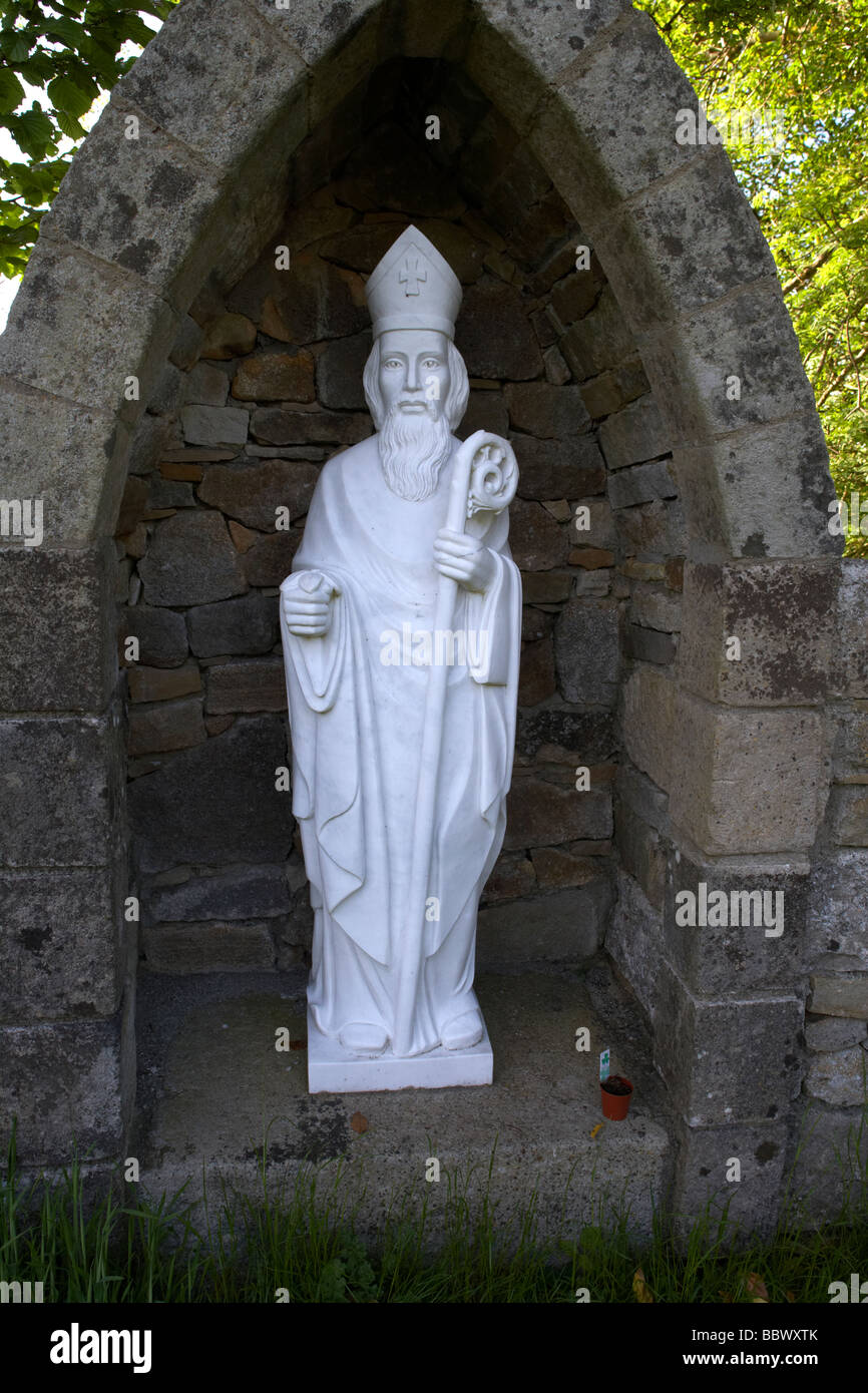 Statue de Saint Patrick à St Patricks bien magherakeel appelé tober patrick c'est dans le Derg valley sur la route du pèlerinage Banque D'Images