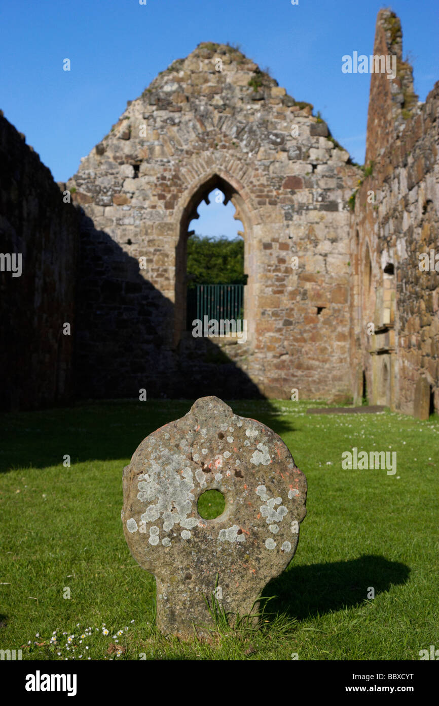 Holestone celtic marquant la tombe de la nonne noire dans Bonamargy Friary à la périphérie de Ballycastle le comté d'Antrim Banque D'Images