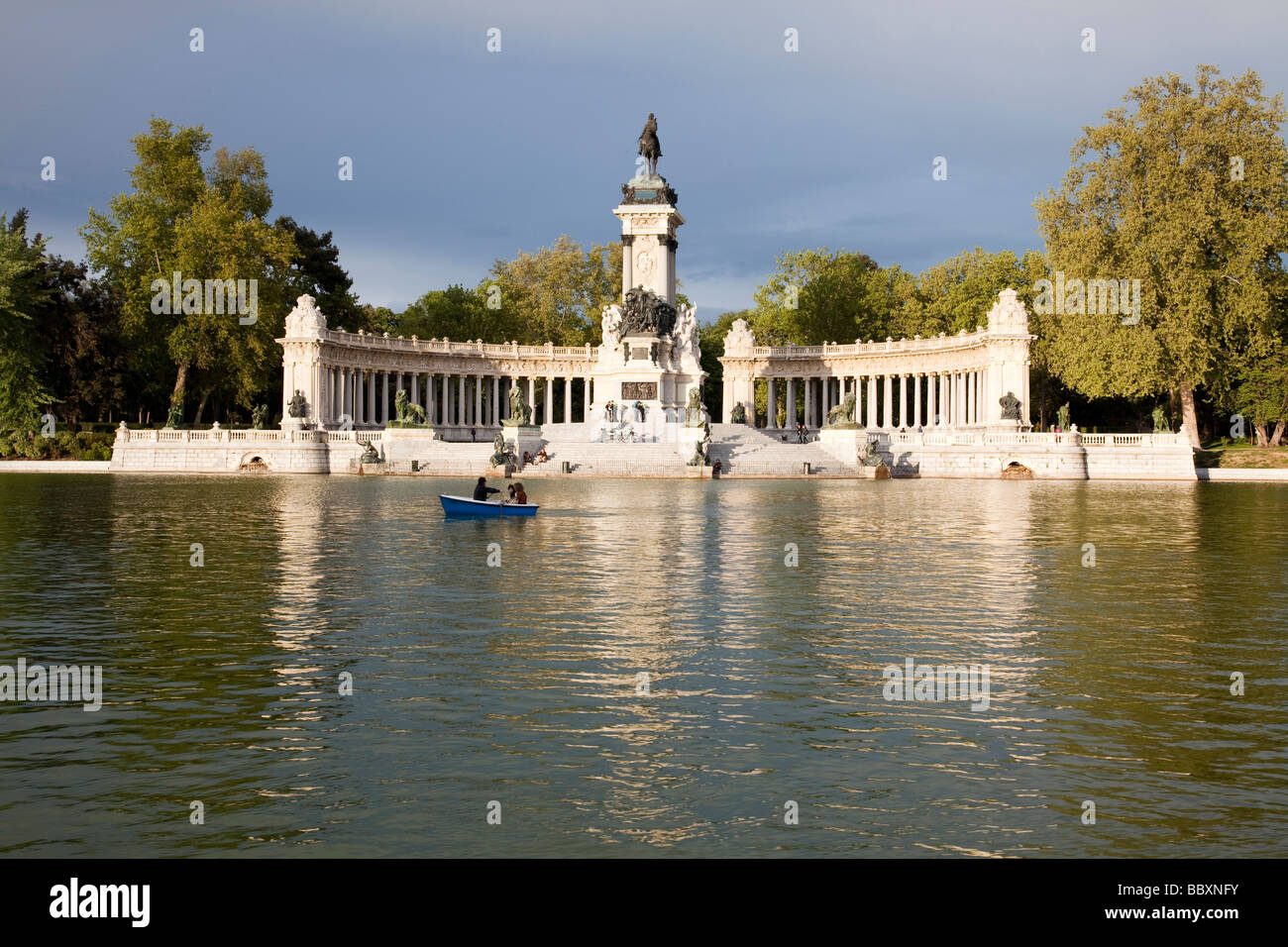 Lac de plaisance parc Retiro, Madrid Espagne Banque D'Images