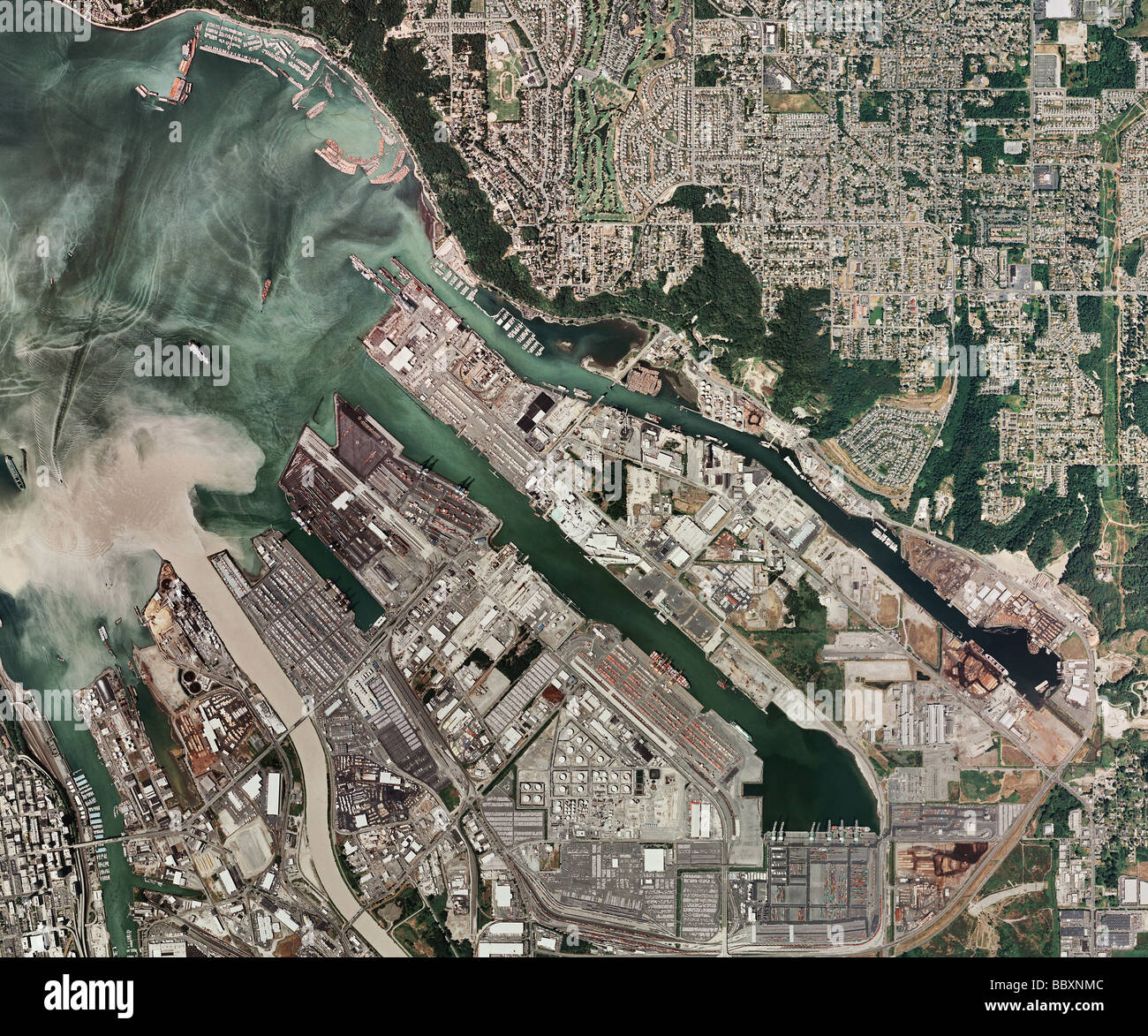 Carte aérienne voir au-dessus du port de Tacoma Washington ; les sédiments transportés par Puyallup River se jette dans la baie d'ouverture sonore requins grisettes sont Banque D'Images