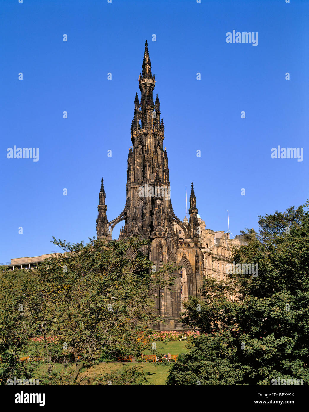 Cette 200 pieds de grand monument néo-gothique à Édimbourg en Écosse est dédié à Sir Walter Scott Banque D'Images