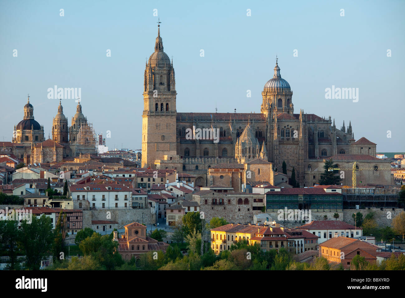 Vue sur la cathédrale de la ville, Salamanca, Espagne Banque D'Images