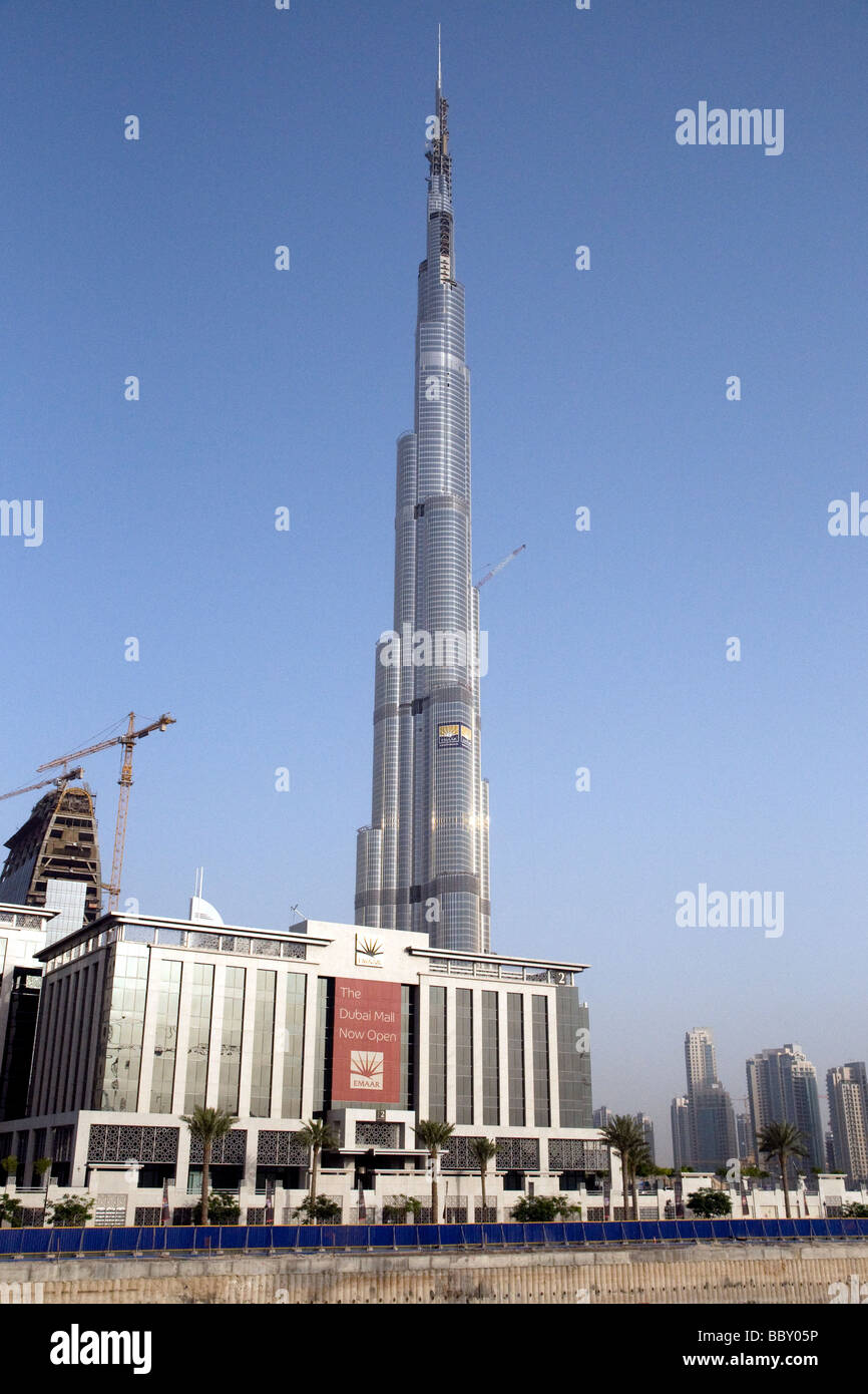 Al Burj Dubaï, près d'être terminées en mai 2009, a pour objectif d'être le plus haut bâtiment du monde à 818 mètres de haut Banque D'Images