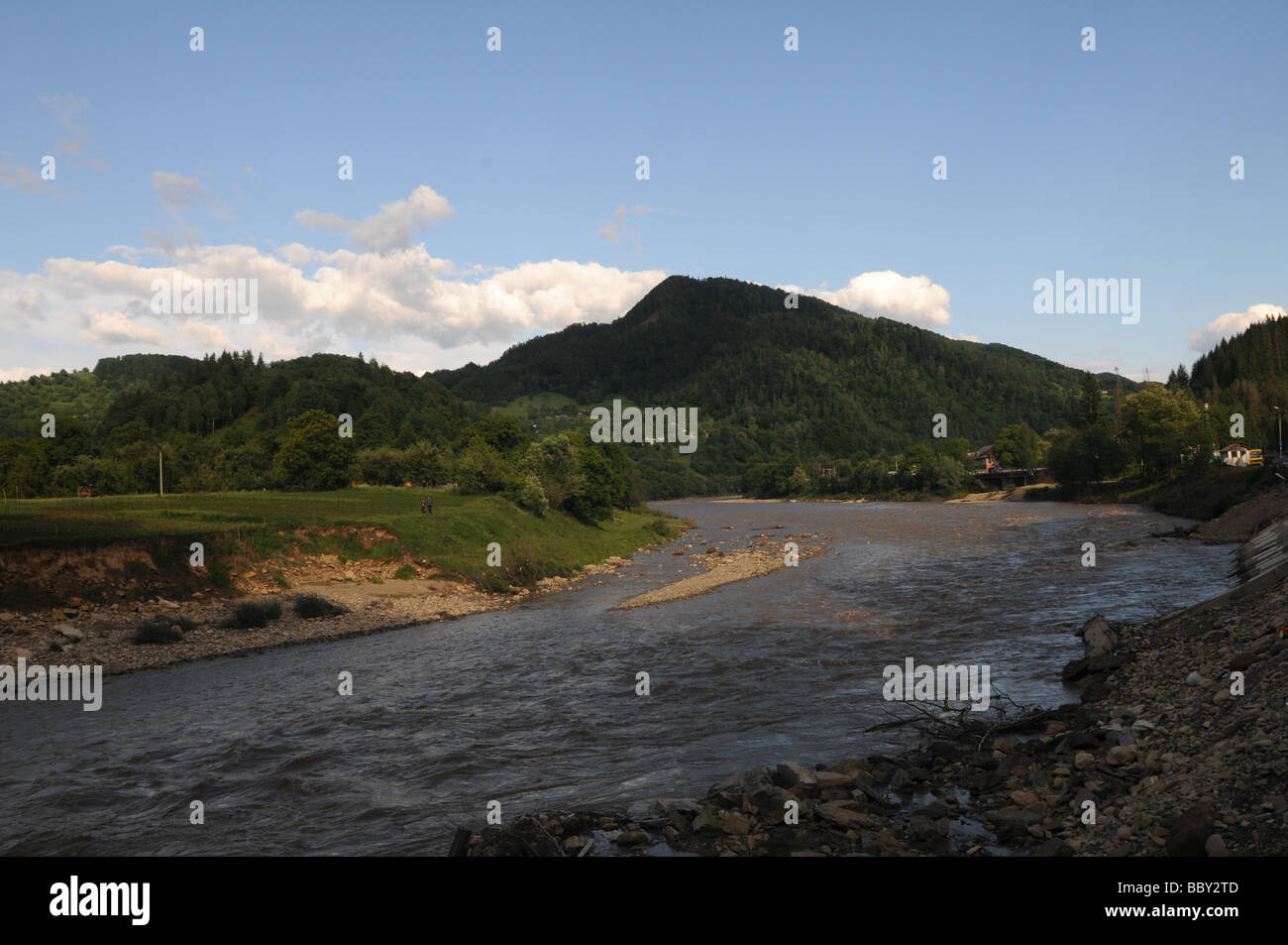 River Cheremosh, Carpates, région ouest de l'Ukraine, Hutsul Banque D'Images