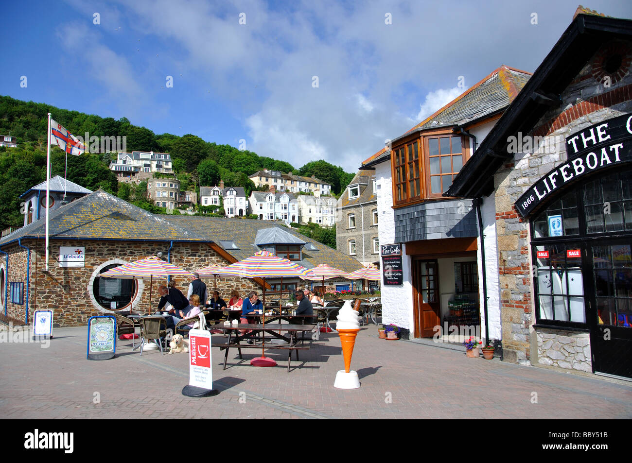 Pier Cafe, Looe, Cornwall, Angleterre, Royaume-Uni Banque D'Images