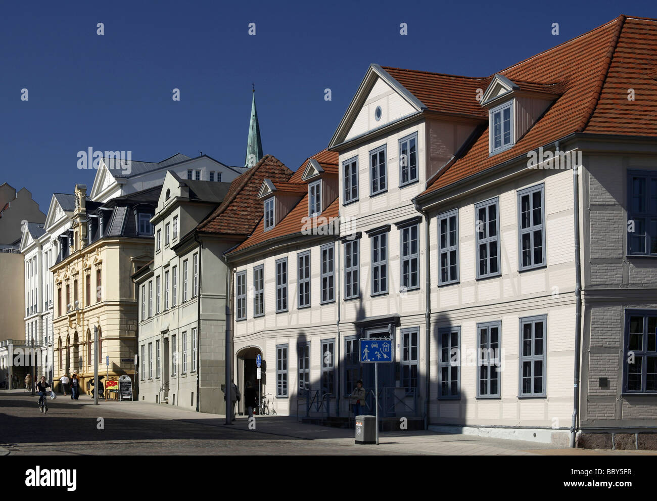 Bâtiments historiques sur la rue Schlossstrasse, Schwerin, Mecklembourg-Poméranie-Occidentale, Allemagne, Europe Banque D'Images