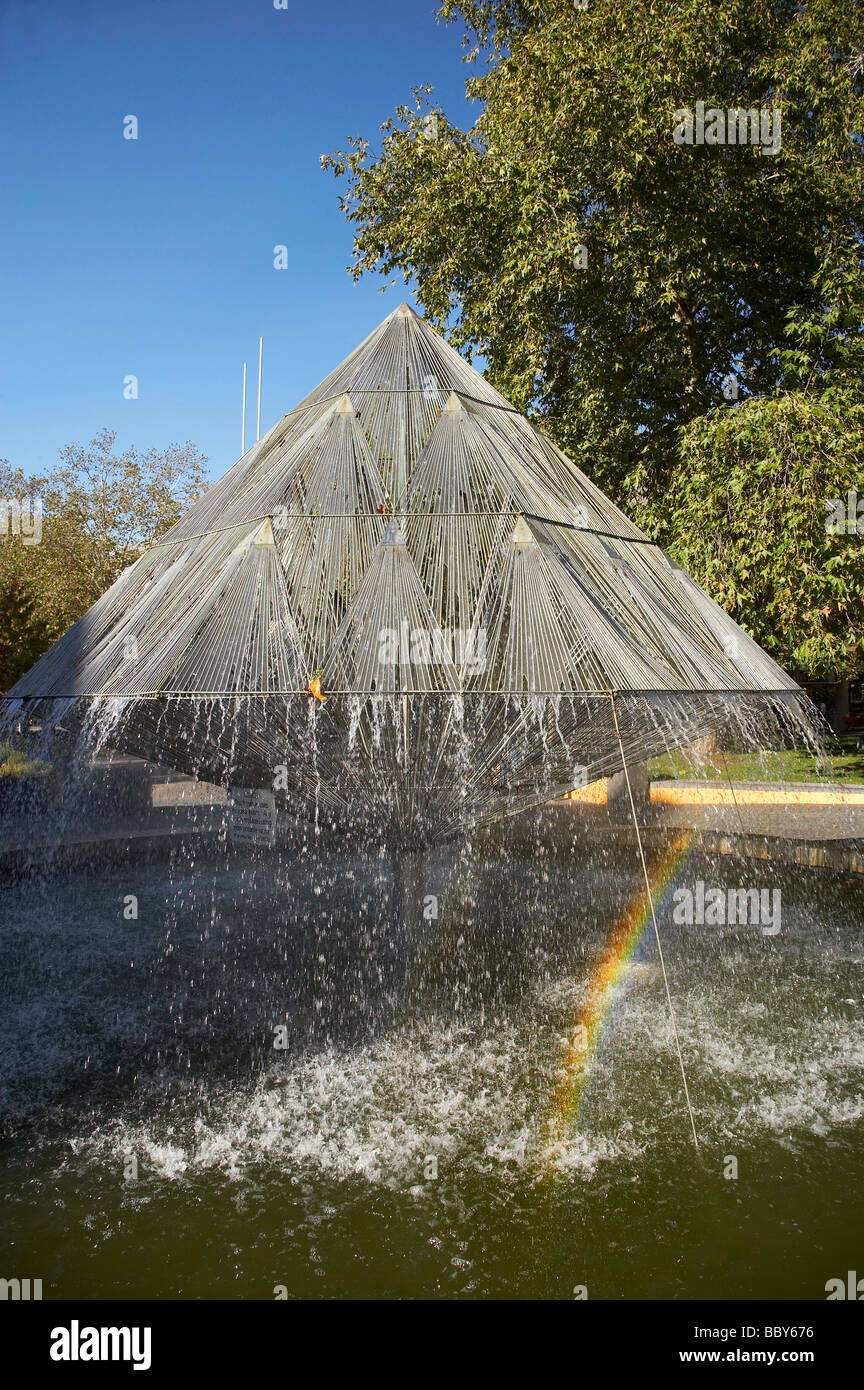 Ville à pied par la fontaine du centre de Canberra Canberra ACT En Australie Banque D'Images