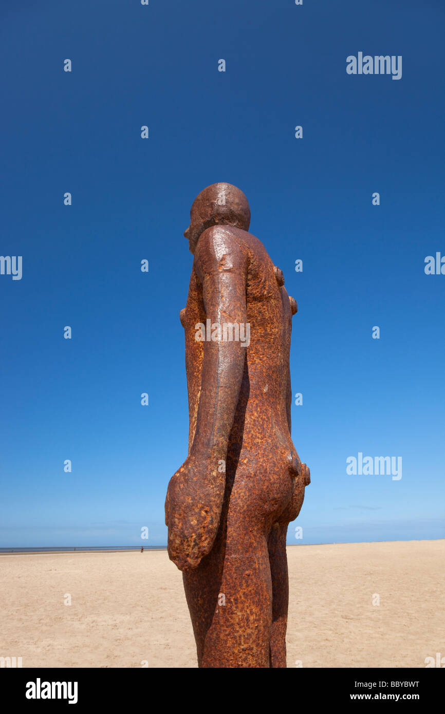 Sir Antony Gormley artwork un autre endroit est situé sur Crosby Beach qui fait partie de la côte de Sefton, dans la région de la ville de Liverpool au Royaume-Uni. Banque D'Images