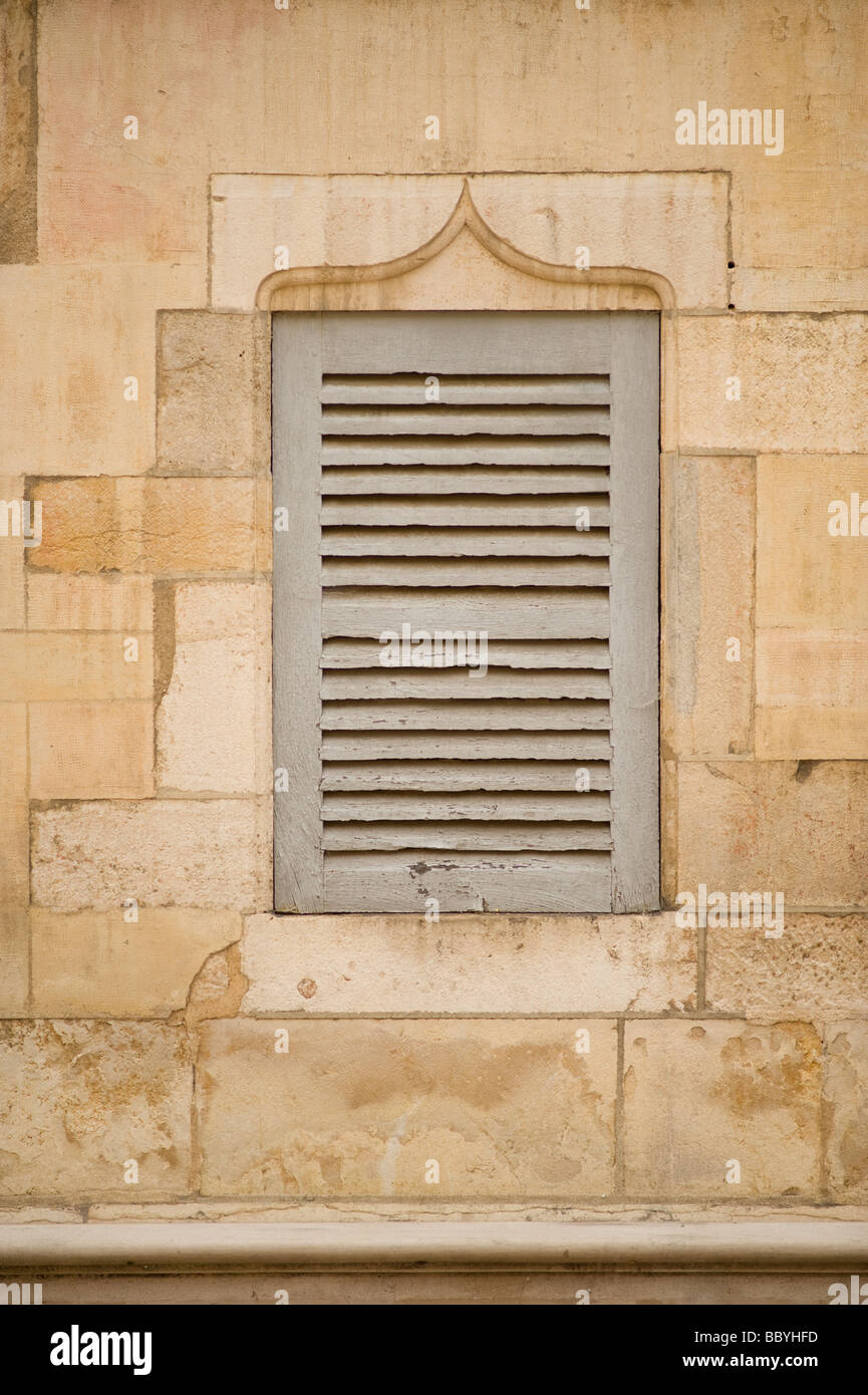 Fenêtre avec volet fermé Beaune Bourgogne France Banque D'Images